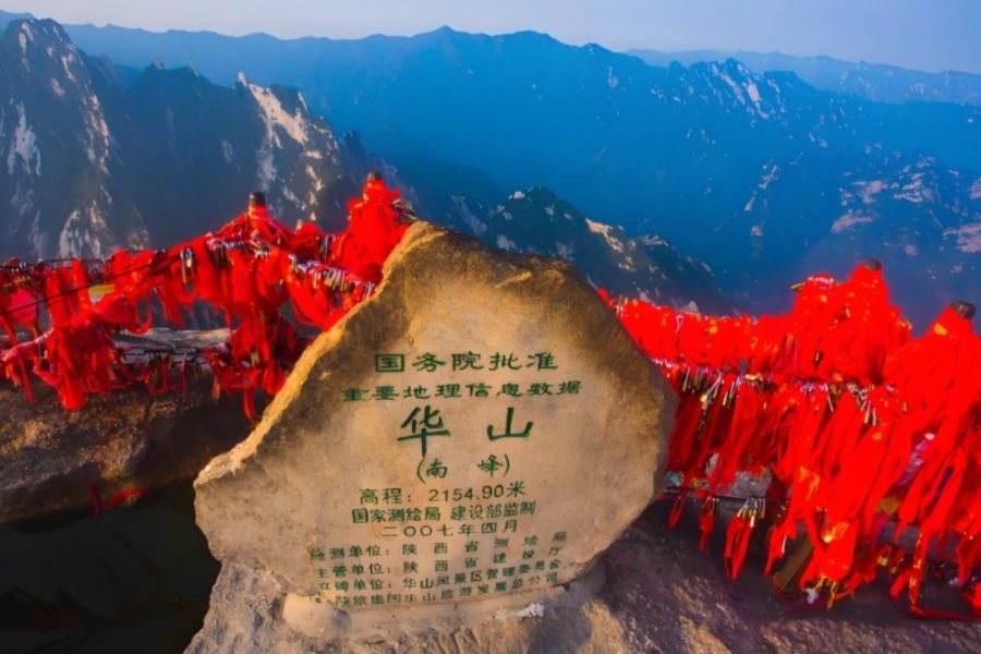 Huashan Mountain Day Tour